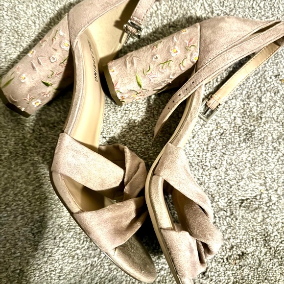 Call it Spring Sandals - Picture 3 of 4